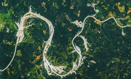Astronauts Capture Alabama River Transforming Into a Golden Dragon From Orbit