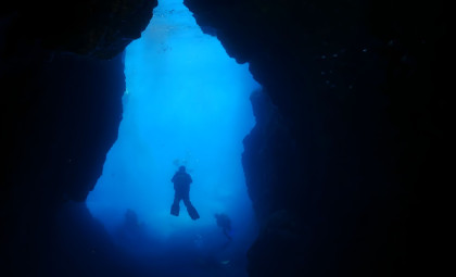 Uncovering the World's Deepest Blue Hole: A Gateway to Subaqueous Caves