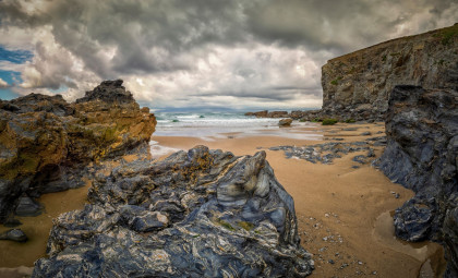 150-Million-Year-Old Dinosaur Egg Cluster Found on a Portuguese Shoreline
