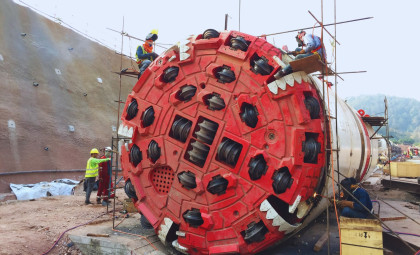 Chinese Engineers Achieve Precise Recovery of $50M Tunnel Boring Machine Beneath Yangtze River