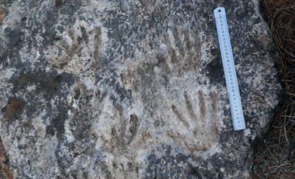 Ancient Hand and Foot Impressions on Tibetan Plateau Challenge Origins of Human Art