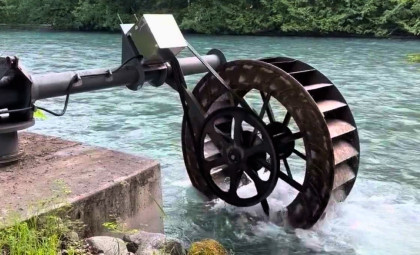 Canadian Retiree Engineers Micro Hydropower System Producing 36 kWh Daily From River Current