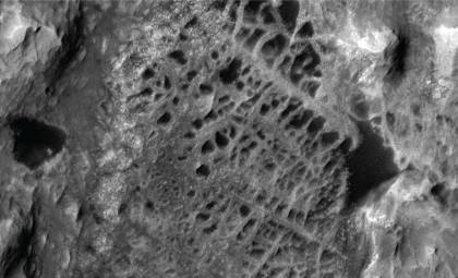 Mars Reveals Web-Like Rock Patterns That Shed Light on Its Watery Past