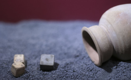 Ancient 12,000-Year-Old Bone Artifacts Revealed as Early Dice Used by Native Americans