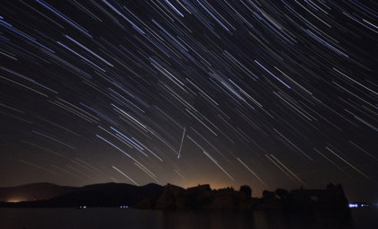 Halley’s Comet Debris Ignites Stunning Meteors During Eta Aquarid Peak: Best Times to Watch