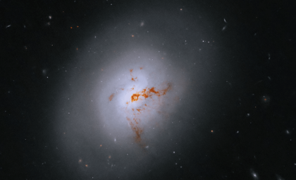 Hubble Reveals Unique Galaxy Undergoing a Dramatic Evolutionary Transition