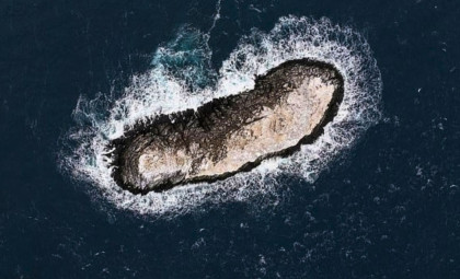 Unexpected Discovery: Scientists Find Hidden Antarctic Island While Escaping Storm