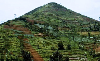 Ancient Enigma: The Controversy Over Indonesia’s Supposed 25,000-Year-Old Pyramid