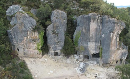 Medieval Cave Dwellers of Northern Spain: New Insights from Ancient DNA and Archaeology