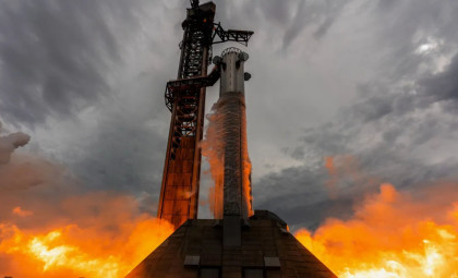 SpaceX Successfully Ignites All 33 Raptor Engines on Super Heavy Booster