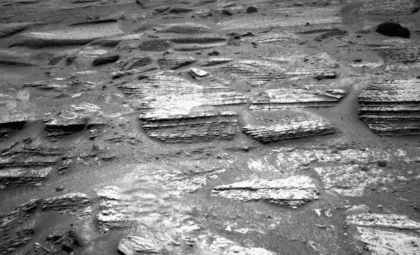 Curiosity Rover Unveils Unusual Striped Rocks in Martian Terrain