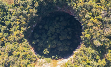 Discovery of a 390-Million-Year-Old Meteorite Impact Crater Uncovered via Google Maps in Quebec