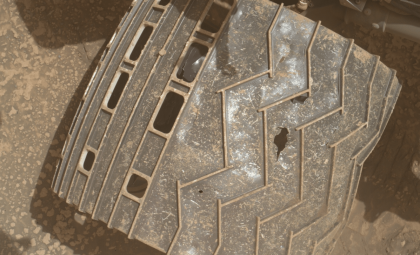 Curiosity Rover’s Worn Wheel Reveals Unseen Resilience on Mars’ Rugged Surface